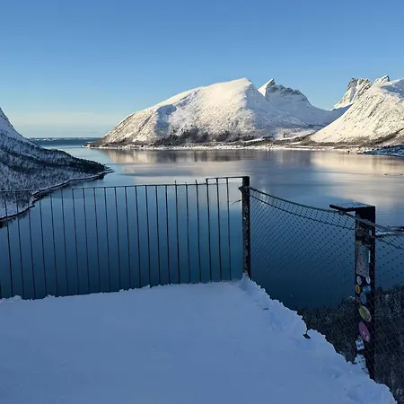 Camp Mefjord Hostel Senja